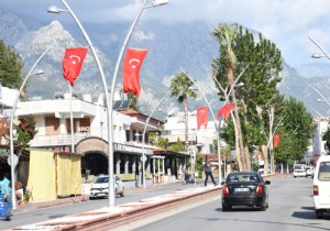 Kemer 29 Ekim  in Trk Bayraklaryla Sslendi