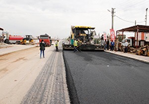 Demealt Belediyesi nn Caddesini Gzelletiriyor