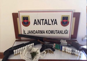 Alanya da Jandarma Ruhsatsz Silah Ele Geirdi