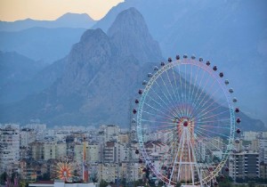 Sosyal Mesafeli Elence Balyor ,Lunapark 6 temmuzda Alyor