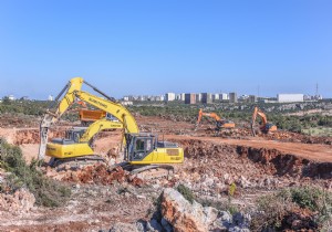 1078 yatak kapasiteli Antalya ehir Hastanesinin inaat almalar balad.