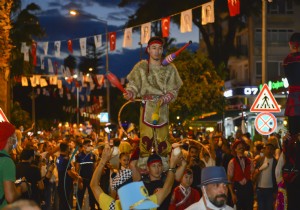 21 lkeden 36 ehrin katlmyla Kaleii Old Town Festivali balad