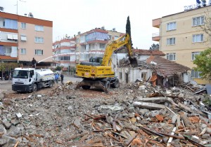 MURATPAADA METRUK BNALAR YIKILIYOR