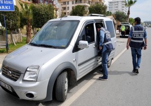 ALANYA DA POLS DENETMLER SIKLATIRDI