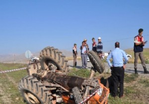 KORKUTEL-ELMALI YOLUNDA TRAFK KAZASI