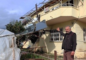 Bykehir Belediyesi Ekipleri Frtnann zlerini Siliyor