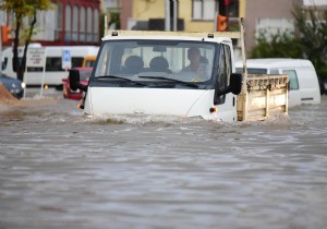 ANTALYA DA YAMUR VE FIRTINA HAYATI OLUMSUZ ETKLED