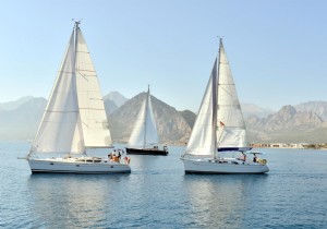 ATA YI ANMA KUPASI YAT VE YELKEN YARIMASI BALIYOR