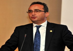 TEZCAN: AKP NN  TOMAKRAS SN YENECEZ