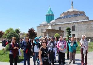 DEMEALTI NDA YAAYAN KADINLARA MEVLANA GEZS