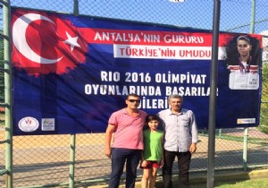 ANTALYA SPORCULARIYLA OLMPYAT GURURUNU PAYLAIYOR