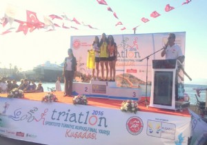 KUADASI TRATLONUNA ANTALYALI SPORCULAR DAMGASINI VURDU