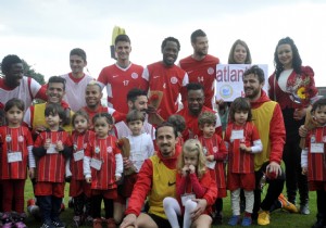 MNKLERDEN ANTALYASPORLU FUTBOLCULARA ZYARET