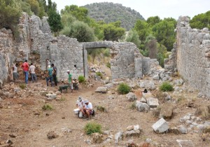 MYRA DA YAZ DNEM ARKEOLOJK KAZILARI BALADI