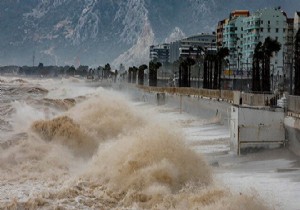 Meteorolojik uyar  zerine ekipler Antalya da teyakkuzda